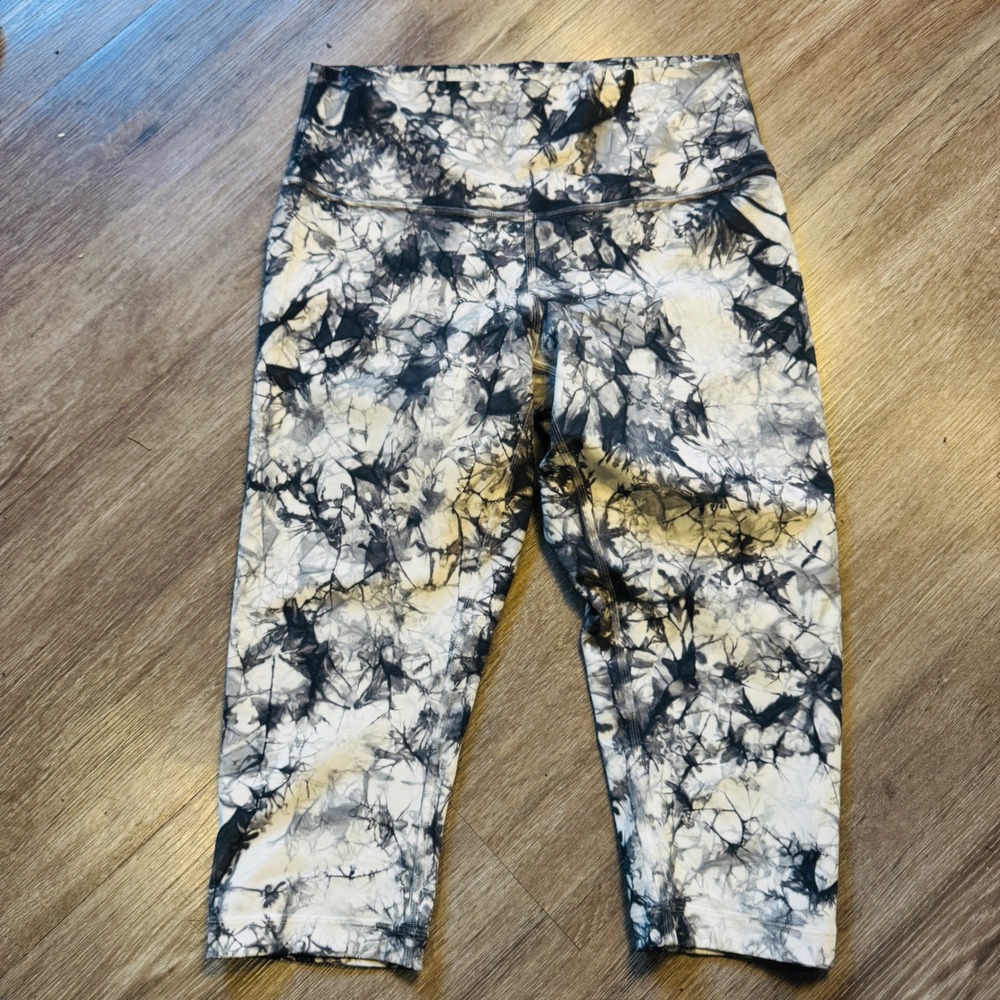 Lululemon High Rise Crop Leggings Black White Tie Dye Shibori Size 8 W6BJPS